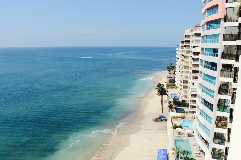 chambre-hote-PIGNANS-min_beach_ocean_shore_hotel_palm_tree-33726